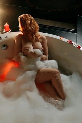 Девушка массажистка Кира, салон Феникс Девушка массажистка Кира, салон Феникс
